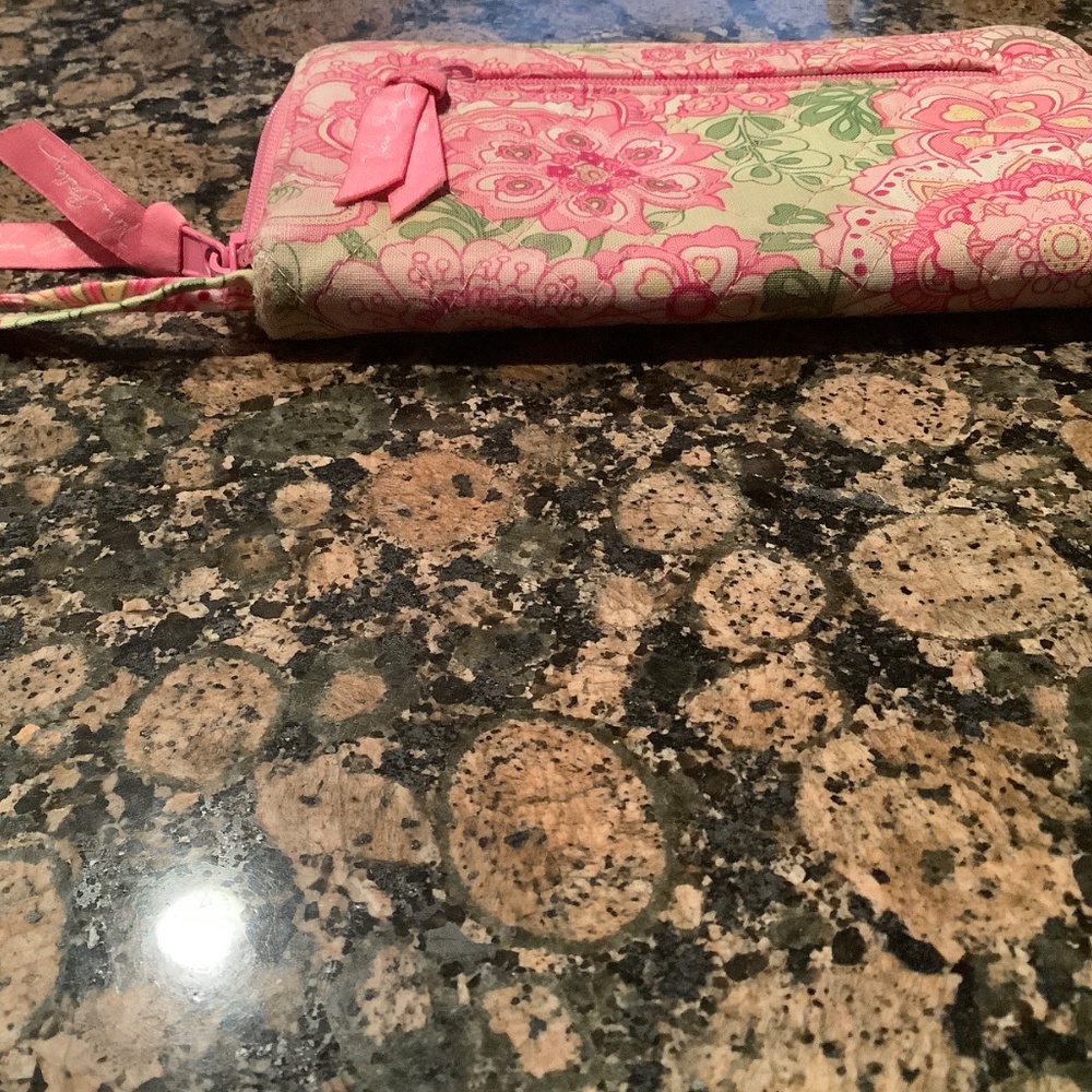 VERA BRADLEY WRISTLET WALLET PINK - Picture 8 of 8